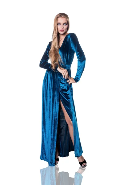 青いドレスのファッション モデル — ストック写真