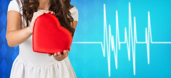 Obecne heartbox kobieta obok linii puls — Zdjęcie stockowe