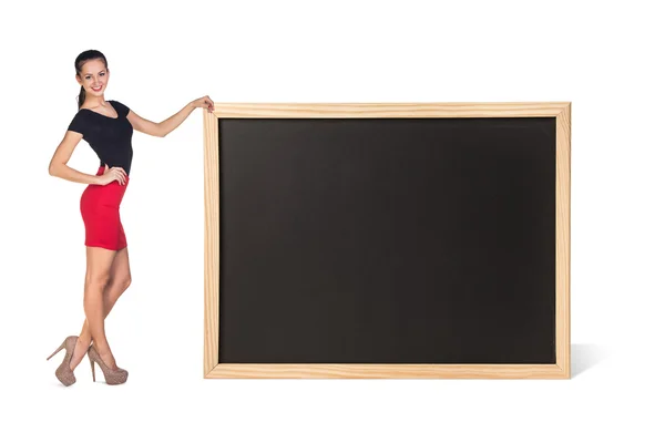 Fiatal nő áll, közel a nagy chalkboard — Stock Fotó