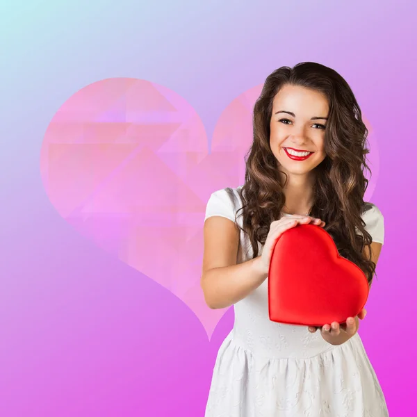 Donna con un cuore di San Valentino — Foto Stock