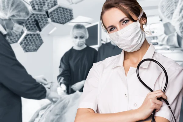 Surgery team operating — Stock Photo, Image