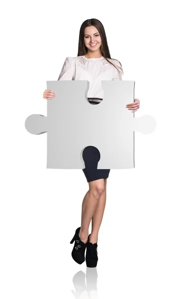 Femme d'affaires avec pièce de puzzle — Photo