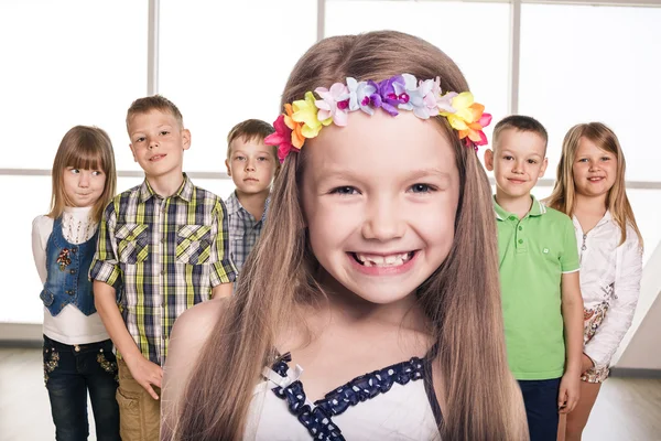 Grupo de niños sonrientes —  Fotos de Stock