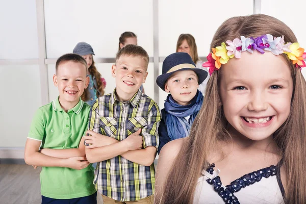 Gruppen för leende barn — Stockfoto