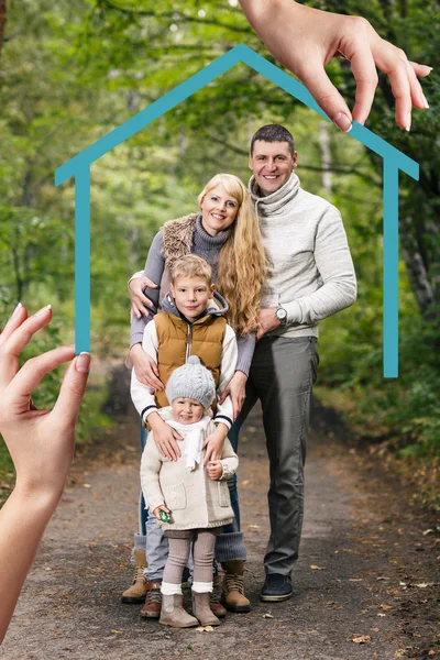 Big hand give keys to young family — Stock Photo, Image