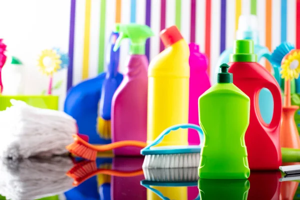 Tema Limpieza Casa Oficina Conjunto Colorido Botellas Con Líquidos Inclinados —  Fotos de Stock