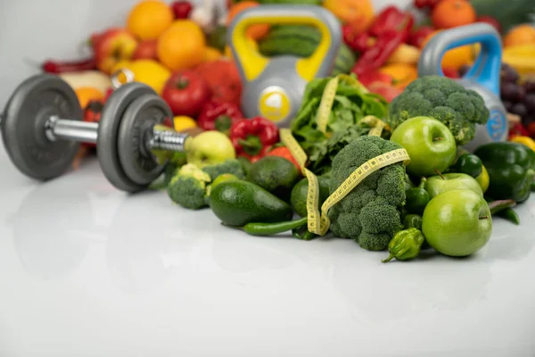 Concepto Fitness Nutrición Saludable Frutas Verduras Equipo Para Ejercicios Fitness — Foto de Stock
