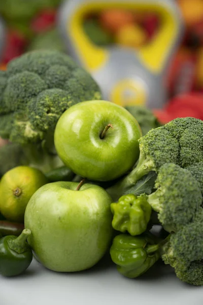 Conceito Aptidão Nutrição Saudável Frutas Legumes Equipamento Para Exercícios Fitness — Fotografia de Stock