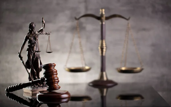 Νόμο Και Δικαιοσύνη Σύνθεση Νομικών Συμβόλων Δικαστές Gavel Άγαλμα Και — Φωτογραφία Αρχείου