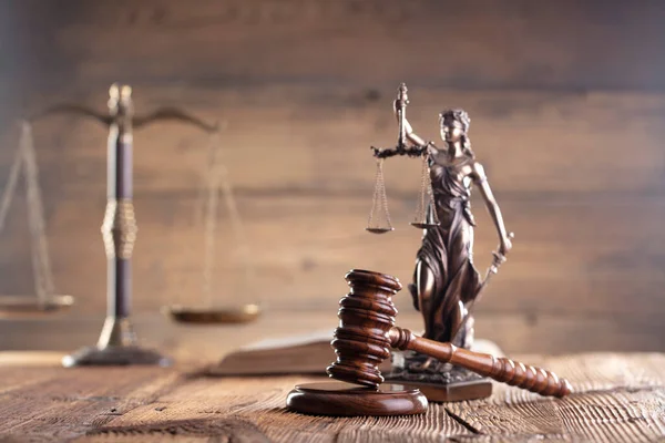Hukuk Teması Yargıç Odası Hakimler Tokmak Ölçü Kahverengi Kırsal Masa — Stok fotoğraf