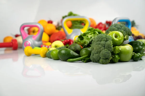 Фитнес Концепция Здоровое Питание Фрукты Овощи Оборудование Фитнес Упражнений Весовая — стоковое фото