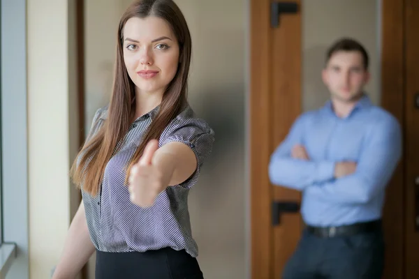 Socios comerciales en la empresa de oficina — Foto de Stock