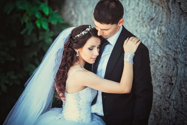 Belo casamento de verão que teve lugar na cidade velha com wo — Fotografia de Stock