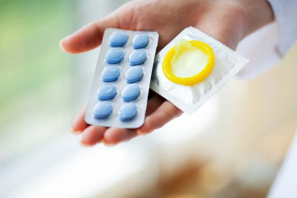 Close up of female doctor holding pill for men health — Stock Photo, Image