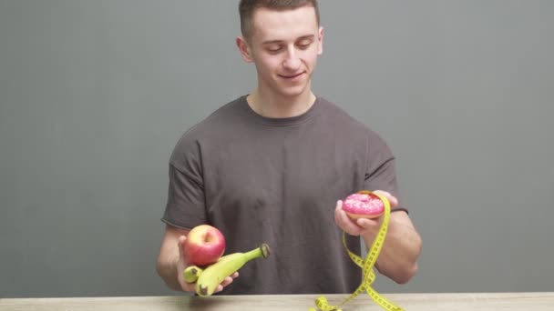 A man holds food with a high protein content for proper nutrition — Stock Video