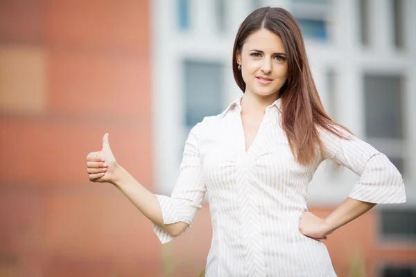 Beautiful young businesswoman among of the modern business cente — Stock Photo, Image