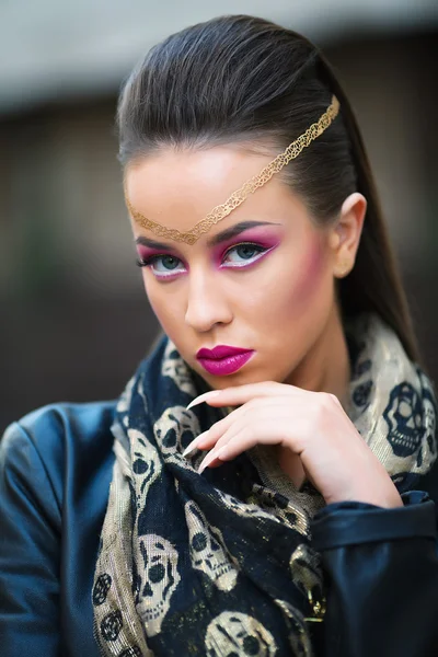 Portrait of a beautiful brunette — Stock Photo, Image