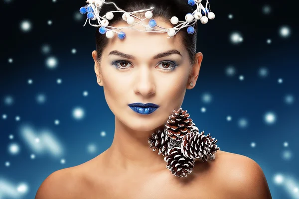 Mujer Bella de Invierno. Maquillaje de chica de Navidad. Maquillaje. Reina de nieve —  Fotos de Stock