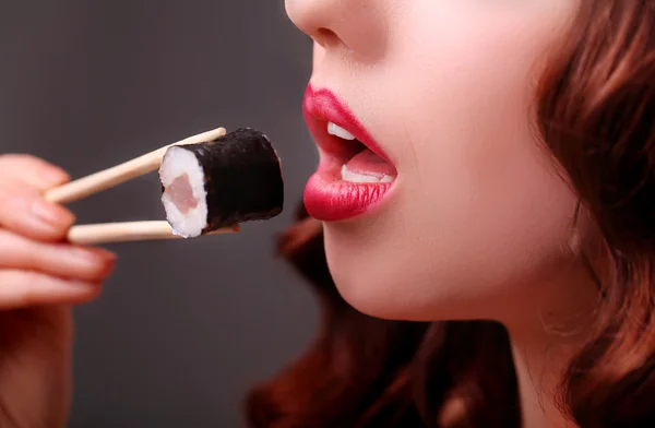 吃寿司 免版税图库图片
