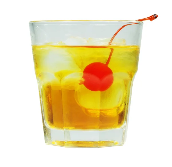 Manhattan Cocktail in altmodischem Glas isoliert auf weiß — Stockfoto