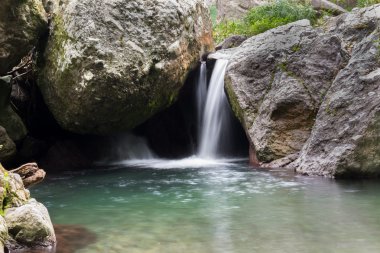 Arka bahçe şelale