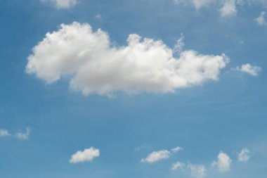 Bulutlu Güzel Mavi Gökyüzü