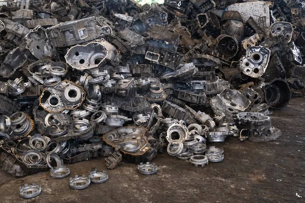 Aluminum Engines Gearbox Transmission Parts Recycling Scrap Engines Parts Recycling — Stock Photo, Image