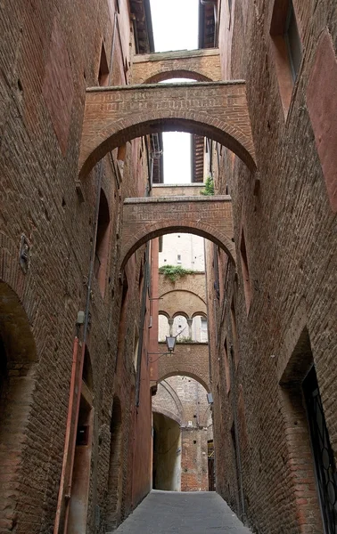 Rua da velha Siena, Toscana, Itália — Fotografia de Stock
