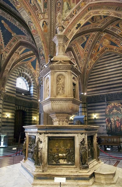 Baptysterium San Giovanni, Siena, Toskania, Włochy — Zdjęcie stockowe