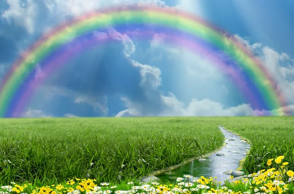 Landschaft mit Regenbogen — Stockfoto