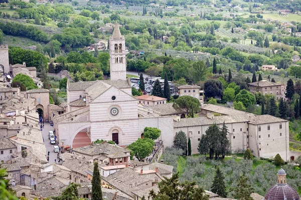 Catedral de Santa Clara em Assis, Umbria, Itália — Fotografia de Stock