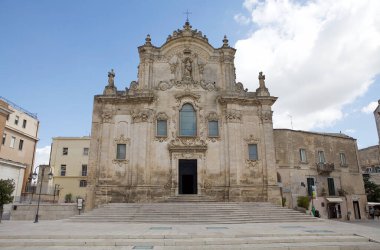 Matera, İtalya 'daki Sassi Materası' ndaki Aziz Francis Kilisesi. Matera Sassileri, İtalya 'nın Matera kentinde bulunan Sasso Caveoso ve Sasso Barisano adlı iki bölgeden oluşmaktadır.
