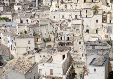 Matera, İtalya 'daki Sassi. Matera Sassileri, İtalya 'nın Matera kentinde bulunan Sasso Caveoso ve Sasso Barisano adlı iki bölgeden oluşmaktadır.. 