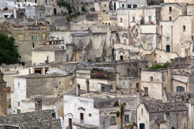 Matera, İtalya 'daki Sassi. Matera Sassileri, İtalya 'nın Matera kentinde bulunan Sasso Caveoso ve Sasso Barisano adlı iki bölgeden oluşmaktadır.. 