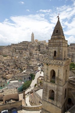 Matera, İtalya 'daki Sassi. Matera Sassileri, İtalya 'nın Matera kentinde bulunan Sasso Caveoso ve Sasso Barisano adlı iki bölgeden oluşmaktadır.. 