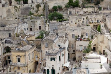 Matera, İtalya 'daki Sassi. Matera Sassileri, İtalya 'nın Matera kentinde bulunan Sasso Caveoso ve Sasso Barisano adlı iki bölgeden oluşmaktadır.. 