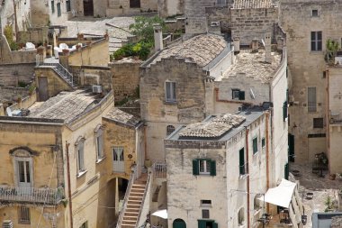 Matera, İtalya 'daki Sassi. Matera Sassileri, İtalya 'nın Matera kentinde bulunan Sasso Caveoso ve Sasso Barisano adlı iki bölgeden oluşmaktadır.. 