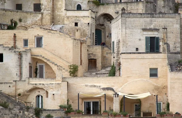 イタリア マテーラのマテーラのサッシ マテーラのサッシは2つの地区です サッソ カヴェオソとサッソ バリサーノ マテーラのイタリアの都市の バジリカータ 旧石器時代以来住んでいた彼らの古代の洞窟住居で知られています — ストック写真