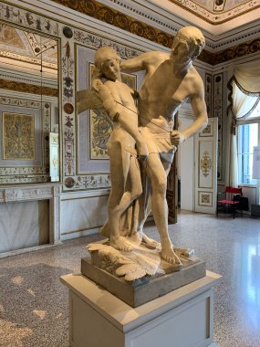 İkarus heykeli İtalya, Venedik 'teki Piazza San Marco Müzesi' nde. Museo Correr, St. Mark Meydanı 'nda yer alan bir müzedir. 