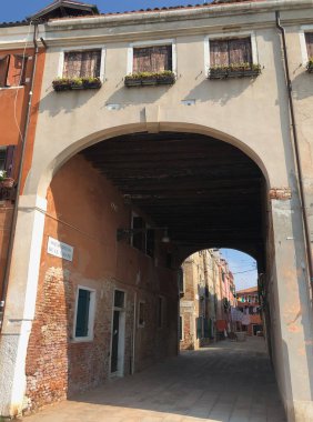 Venedik 'te bir şehir, İtalya' nın kuzeydoğusunda bir şehir ve Venedik bölgesinin başkenti.