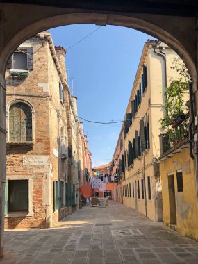 Venedik 'te bir şehir, İtalya' nın kuzeydoğusunda bir şehir ve Venedik bölgesinin başkenti.