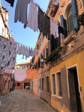 Venedik 'te bir şehir, İtalya' nın kuzeydoğusunda bir şehir ve Venedik bölgesinin başkenti.