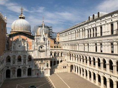 Doge Sarayı (İtalyanca: 