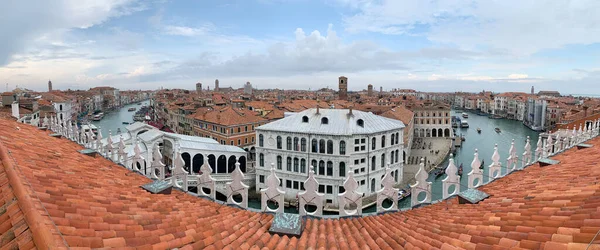 Rialto Köprüsü Venedik Büyük Kanal Boyunca Binalar Tekneler Talya Nın — Stok fotoğraf