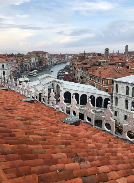 Venedik Büyük Kanal Boyunca Uzanan Binalar Rialto Köprüsü Talya Nın — Stok fotoğraf