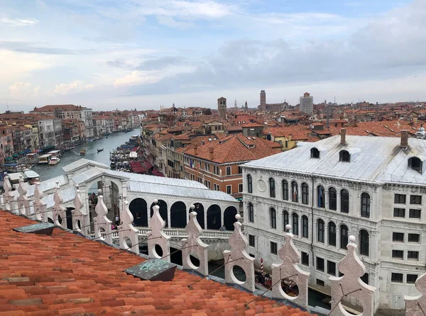 Venedik Büyük Kanal Boyunca Uzanan Binalar Rialto Köprüsü Talya Nın — Stok fotoğraf