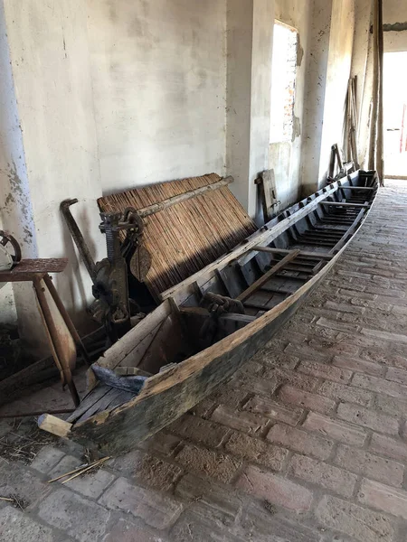 Παραδοσιακό Αλιευτικό Σκάφος Στον Αλιευτικό Σταθμό Του Valli Comacchio Λεκάνη — Φωτογραφία Αρχείου