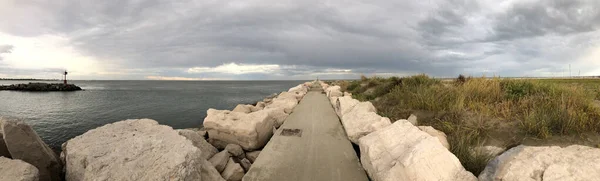 Molo Wybrzeżu Lido Degli Estensi Jednym Siedmiu Lido Comacchio Wybrzeżu — Zdjęcie stockowe