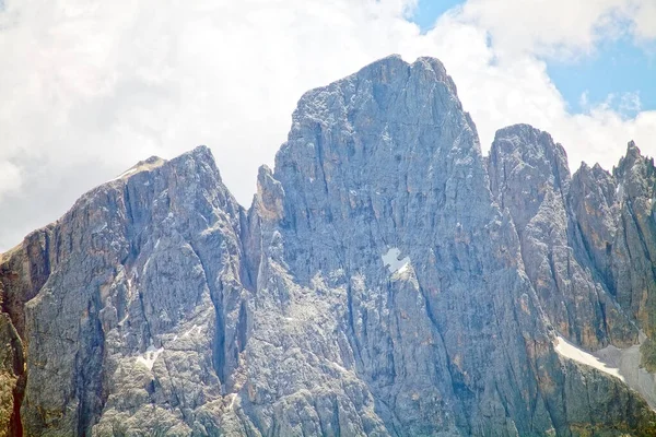 白云岩中的帕拉群 白云石是意大利东北部的一个山脉 它们是南石灰岩阿尔卑斯山的一部分 从西部的阿迪吉河一直延伸到东部的皮亚夫山谷 — 图库照片