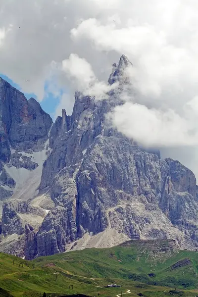 ドロマイトのパラ族 ドロマイト山脈 Dolomites イタリア北東部の山脈 彼らは南石灰岩アルプスの一部を形成し 西のアディジェ川から東のピアブ渓谷まで広がっています — ストック写真